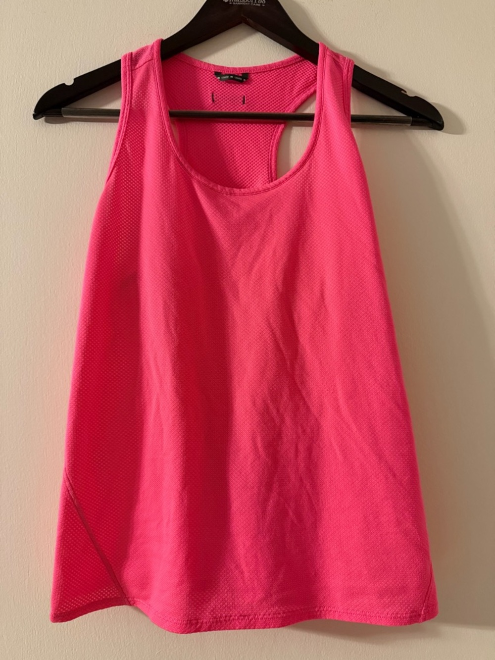 Oiselle Neon Pink Flyout Tank. Size M.